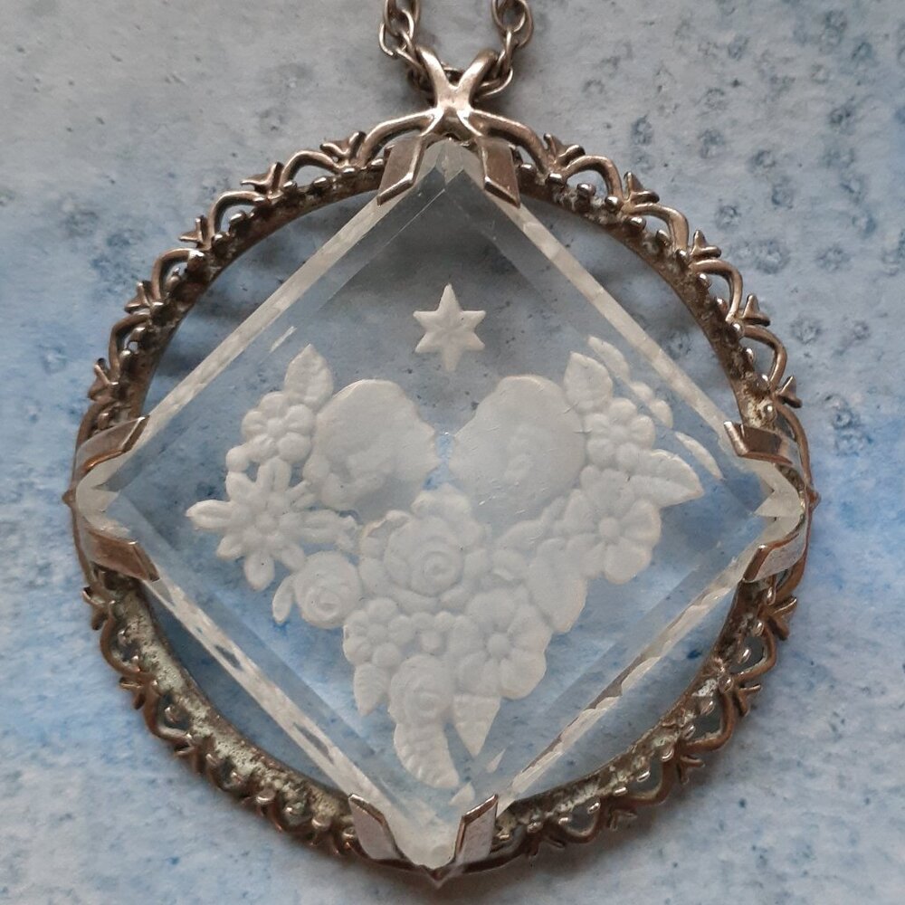 Victorian Style Vintage Etched Glass Pendant Necklace
